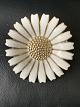 Antik Huset 
presents: 
Daisy 
brooch 925S 
sterling 
silver, 
stamped AM