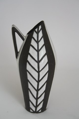 Michael Andersen, Bornholm glasseret negroserie, sort stentøj med hvid glasering. Designet af Marianne Starck i midten af 1950