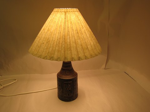 Keramiklampe, - ægte retro
Bordlampe af keramik, signeret "Bjørn"
Prisen er inkl. skærm
Fra ca. 1970
H: Se foto