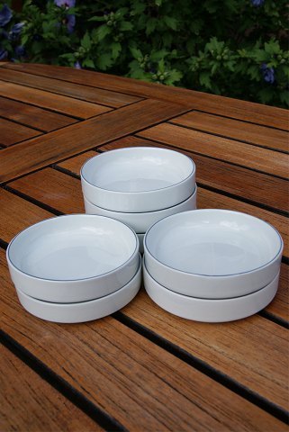 vare nr: po-Blåkant glasbakke 3082.SOLD
