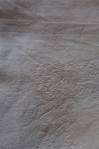 Antique napkinsFlaxHandmadeWith a beautiful weaving with structure30cm x 35cmWe have: 13 stk. identicalIn a good conditionThe antique, Danish linen and fustian is our speciality