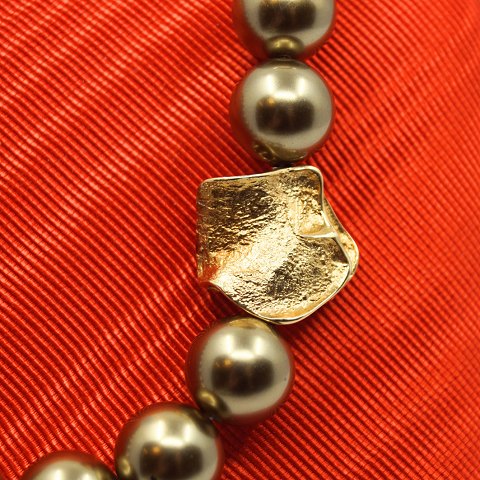 Ole Lynggaard; Clasp of 14k gold