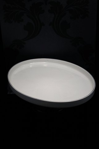 Royal Copenhagen - Aluminia Blåkant fajance , oval fad / bakke.
RC# 3080.
H:3cm. 49x31cm...