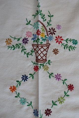 Old table clothWith embroidery in colours - made by handAbout 160cm x 93cmIn a good condition