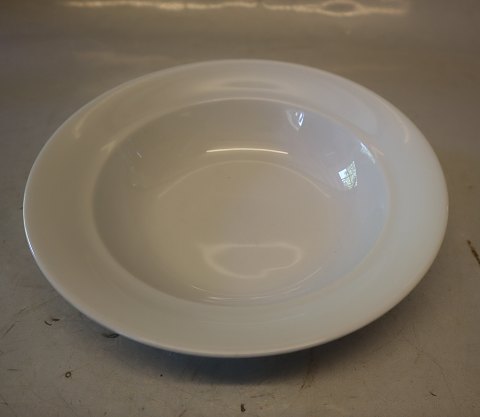 604 Dyb tallerken 17.7 cm og 605 Dyb tallerken ca 22 cm, glat  Royal Copenhagen 
hvid glat Magnolia uden relief