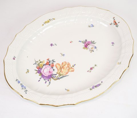 Fad - Kgl. Saksisk Blomst - Håndmalet - Dekoreret Med Guld - Royal Copenhagen - 
Ca. År 1923
Flot stand
