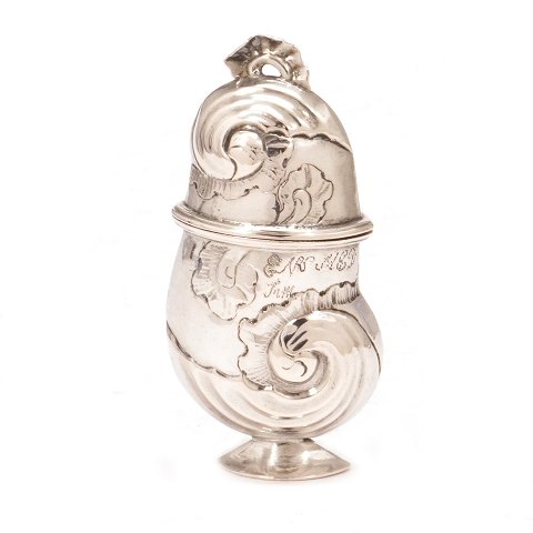 Hovedvandsæg i sølv. Ustemplet. Sandsynligvis 
Joachim Weller, Holstebro, 1754-92. H: 7cm