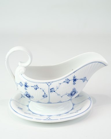 Saucekande med Underskål – Musselmalet Riflet – Royal Copenhagen – No. 200
Flot stand
