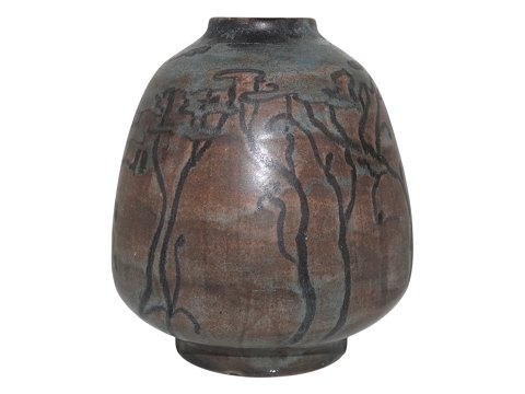 Various Art Pottery & Art ...