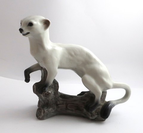 Lyngby porcelæn. Porcelænsfigur. Hermelin. Model 9. Længde 20 cm. (1 sortering)