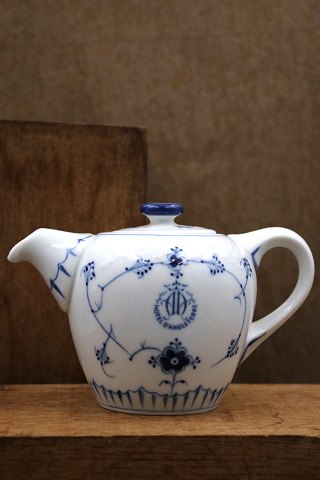 Bing & Grondahl Blue / Fluted teapot with logo from Hotel D`Angleterre...