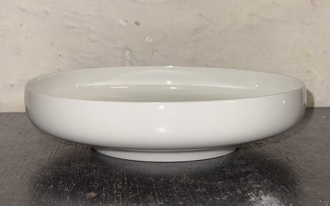 Lav rund skål i porcelæn af H. Koppel for B&G