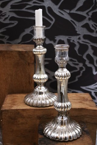 Et par 1800 tals lysestager i fattigmandssølv.
H: 24,5cm...