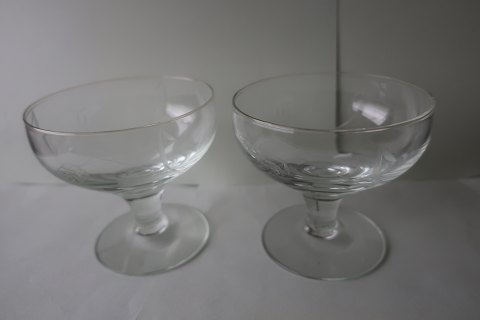 2 beautiful old glasses for brandy/cognacIn very good condition
