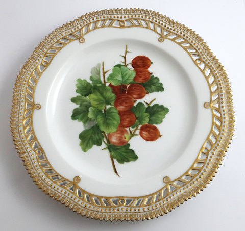 Royal Copenhagen Flora Danica, fruit plate. Lunch plate with open-work border. Design # 429/3554. Diameter 23 cm. (1 quality).