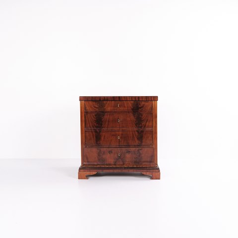 Sen Empire kommode – Flammet mahogni – 4 skuffer – Fransk håndpoleret – 1840’erneFlot stand