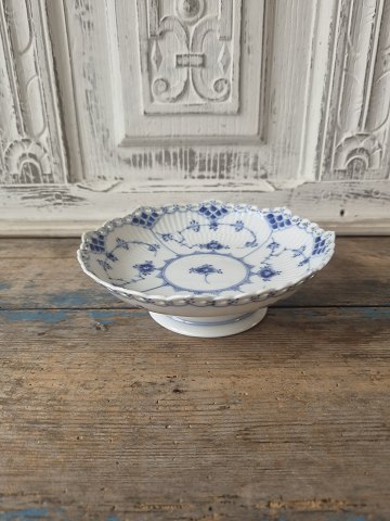 Royal Copenhagen Musselmalet helblonde skål på lav fod No. 1023