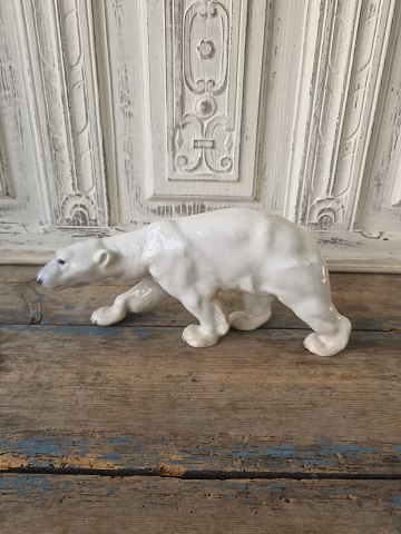 B&G figure - walking polar bear No. 1785