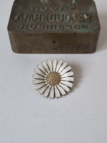 Anton Michelsen Marguerit broche i forgyldt sterlingsølv med guilloche emalje