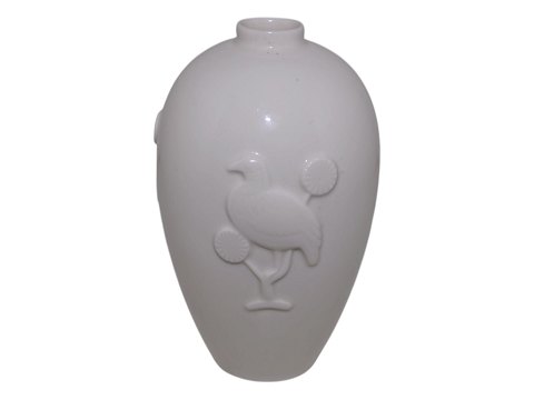 Royal CopenhagenLille hvid vase med tre fugle af Arno Malinowski