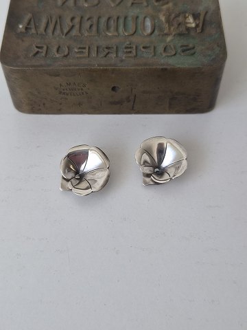 Pair of leaf-shaped vintage sterling silver clip-on earrings