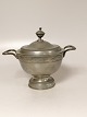 Lille terrin af 
tin
Dateret 1841