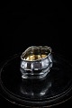 Gammel serviet ring i sølv , stemplet.
5,5x4,5cm. 
Brede 3,5cm.