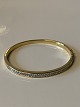 Antik Huset 
præsenterer: 
Armring 18 
karat Guld med 
brillianter
Stemplet 750
Længde 59,66 
mm ca
Højde 4,13 mm 
ca
