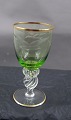 Mågeglas med guldkant, hvidvinsglas med grøn kumme 

12,5cm