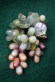 Dekorativ , gammel vindrueklase i farvet jade.
H: 12cm. L: 24cm.