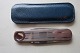 For samleren
Vintage lommekniv med blåt etui, som med "guld" 
er stemplet "FORD"
L: 8cm
