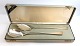 Lundin Antique 
präsentiert: 
Patricia. 
Silberbesteck 
(925). 
Salatbesteck. 
Länge 28,5 cm. 
In einer Box