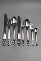 Danam Antik 
præsenterer: 
Georg 
Jensen Sterling 
Sølv Konge 
Bestik Sæt 12 
Personer (96 
dele)