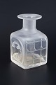 L'Art 
præsenterer: 
Bertil 
Vallien, 
Åfors/Kosta 
Boda, Sverige, 
ca. 1970-1980.
Firkantet vase 
i frosted glas 
med ...