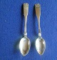 Musling silver cutlery, pair of tea spoons. 1 spoon in 3-tower silver from 1913, and 1 spoon in English "silver"??