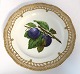 Royal Copenhagen Flora Danica, fruit plate. Lunch plate with open-work border. Design # 429/3554. Diameter 23 cm. (1 quality).