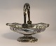 Lundin Antique präsentiert: Russland. Silberne Schale mit Henkel (84). Länge 21,5 cm. Breite 17,5 cm.