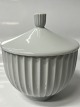 Lyngby Porcelæn bonbonniere.Måler 10,0 x 12,5 cm.
