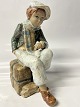 Siddende dreng, Figur Spansk.Højde 27,5 cm.