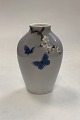 Bing og Grøndahl Vase med Blå Sommerfugle No. 7777/239