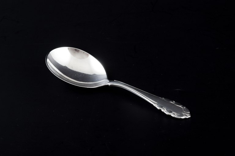 Georg Jensen, Danmark, ca. 1913–1925
Kompotske i mønsteret "Liljekonval".