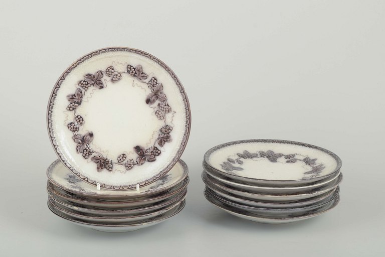 Gefle Plates “Mullbär”, 1930sSet of 12 round faience plates.