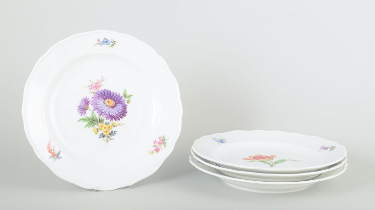 MeissenFour dinner plates, c. 1930s.
