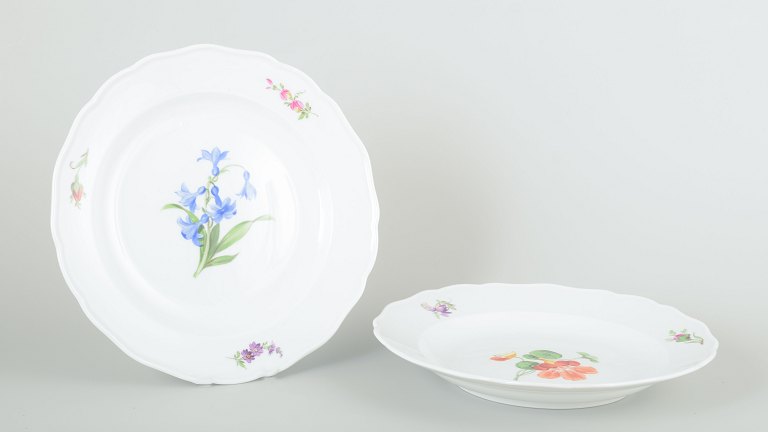MeissenTwo dinner plates, c. 1930s.