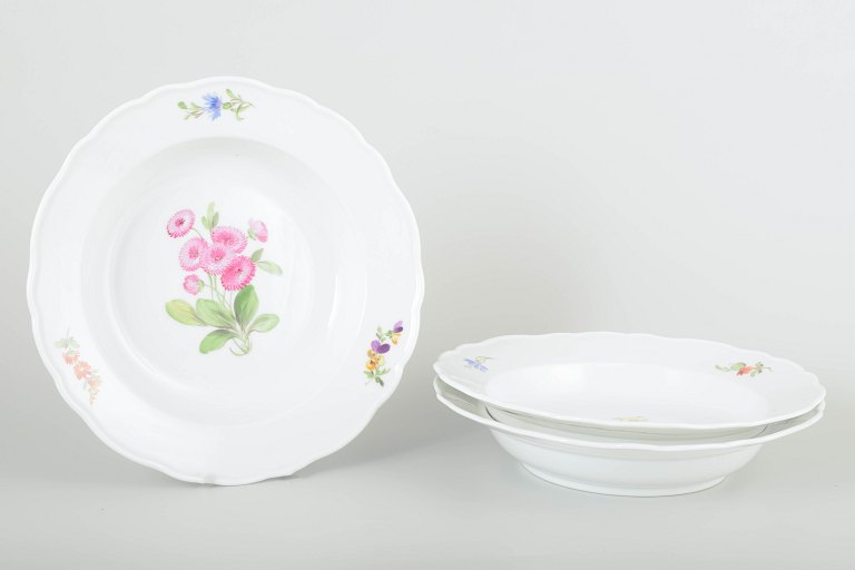 MeissenThree soup plates, c. 1930s.