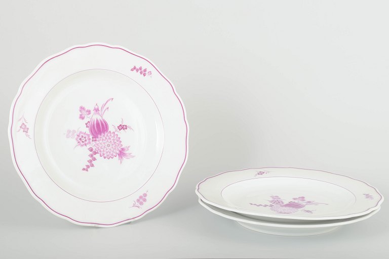 Meissen, Germany3 dinner plates, 1930s.