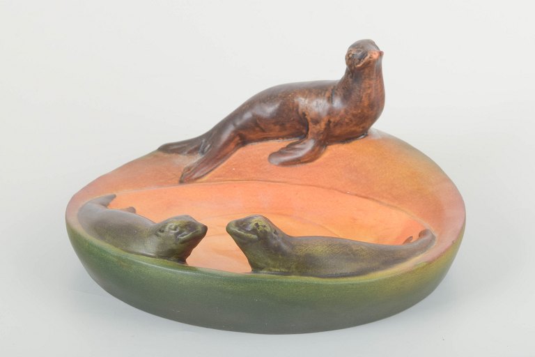 Ipsens EnkeArt pottery bowl with seals, model 143.
