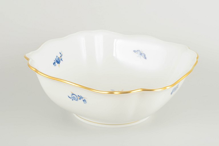 MeissenSquare bowl with softly undulating sides, early 20th century.