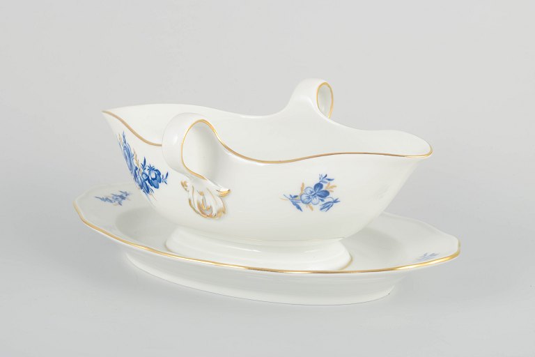 MeissenSauce boat with fixed undertray, early 20th century.