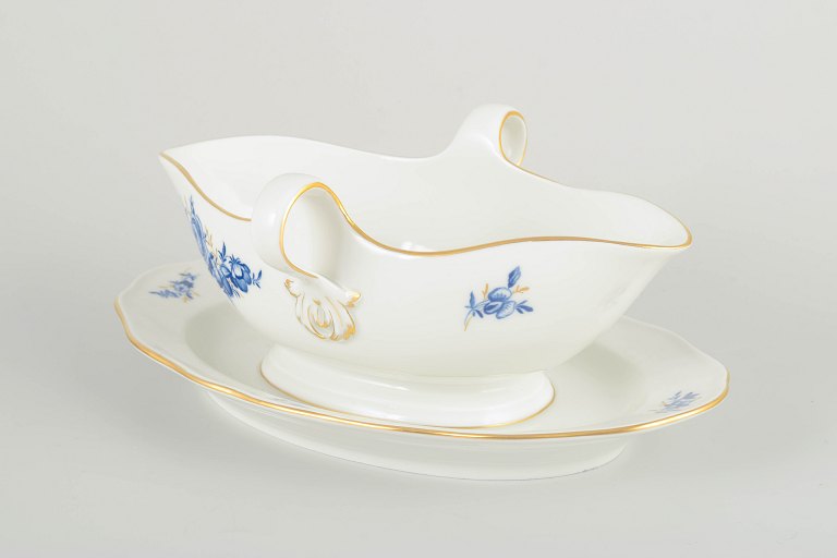 MeissenSauce boat with fixed undertray, early 20th century.